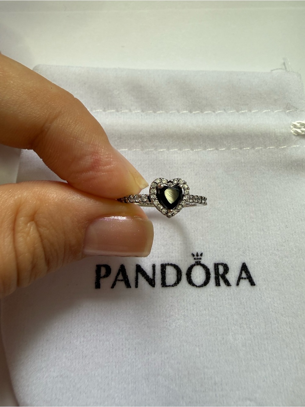 Pandora Elevated Black Heart Ring
Sterling silver size 6 NEW WITHOUT BAG!!!!!!! - Picture 2 of 7